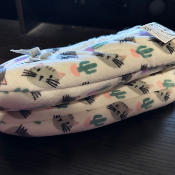 Cat/ Cactus Slipper Socks - Picture 3 of 4